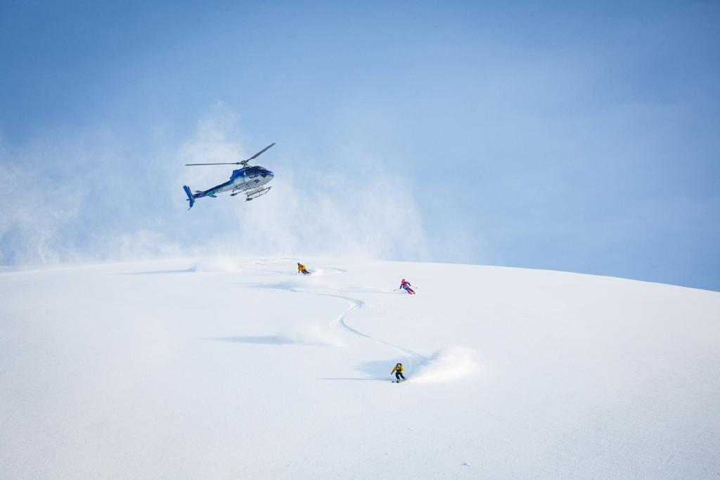 Helicopter leaving after dropping off skiers to heli-ski